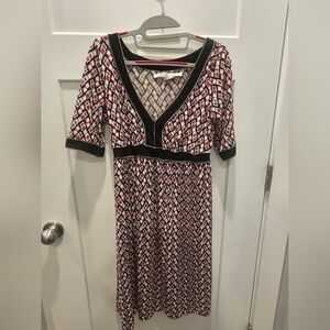 Max Studio Women’s Medium Geometric Print Dress Black Pink White V-Neck Short Sl